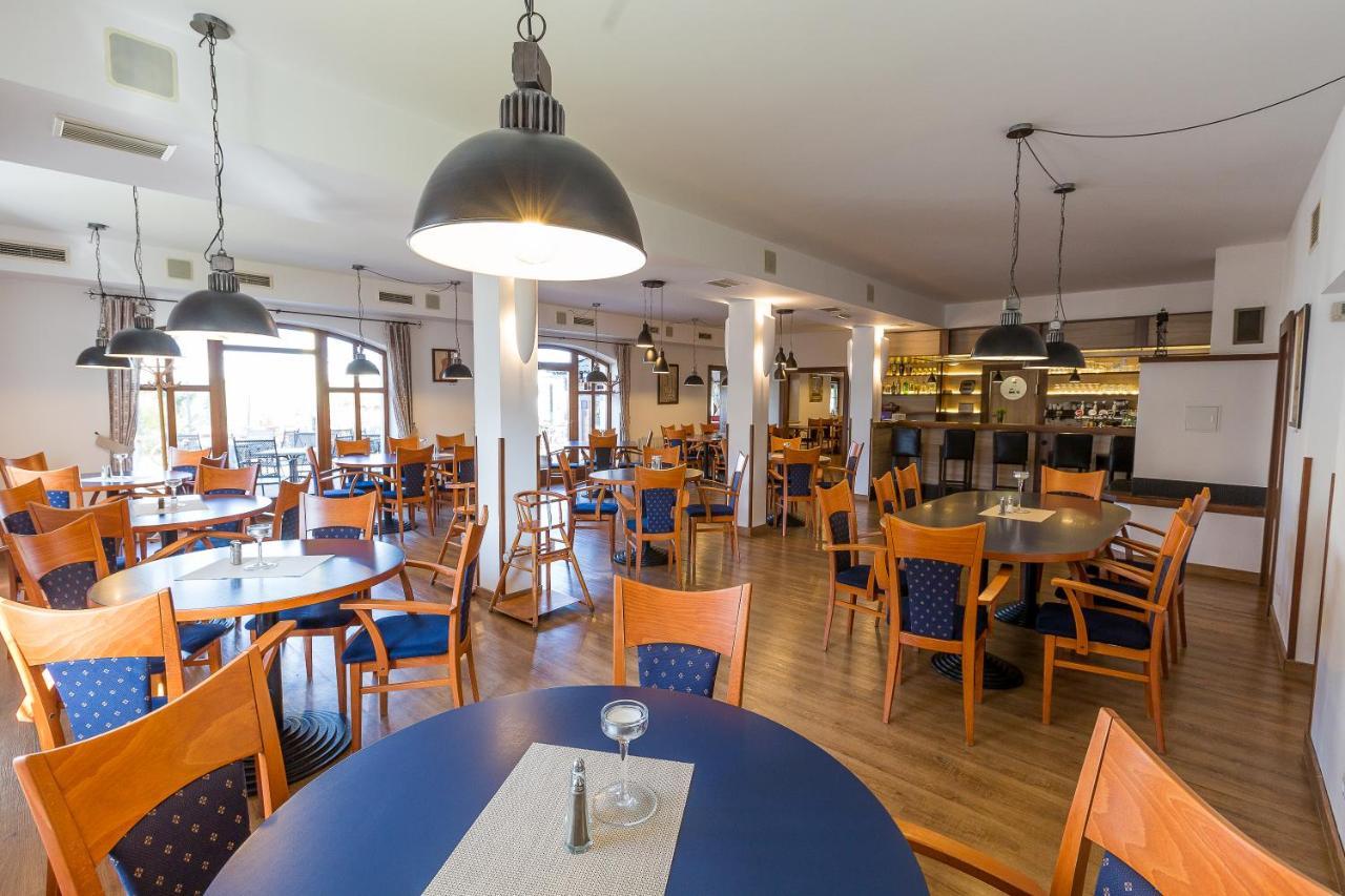 Hotel Admiral Lipno nad Vltavou Extérieur photo